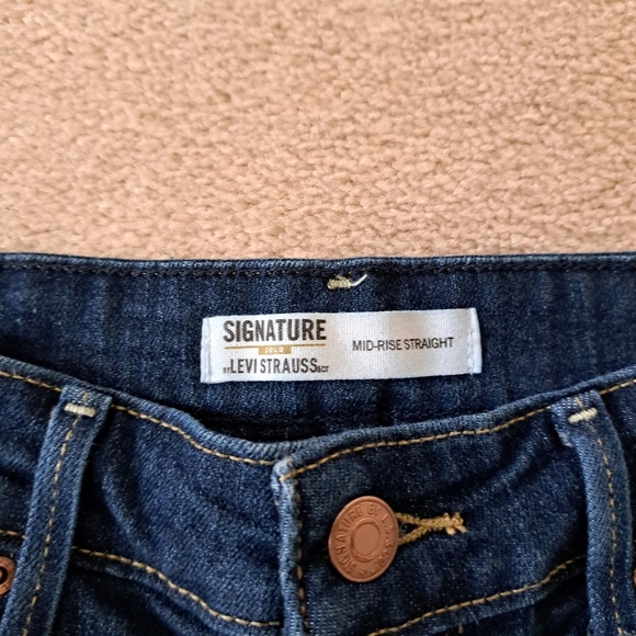 Levi's Signature Jeans Women's 29 Mid Rise  Straight Blue Denim Dark Wash - Picture 5 of 14